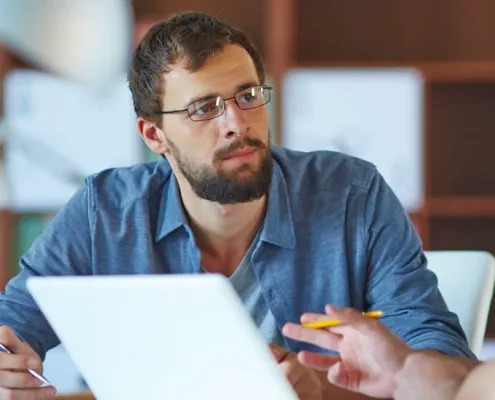 Deutscher remote arbeitender Softwareentwickler