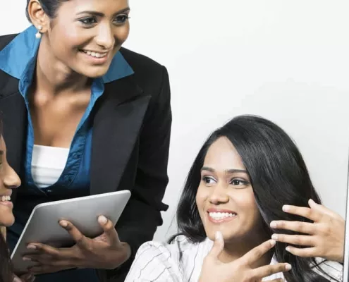 Professionelle CMS Programmiererinnen im Austausch